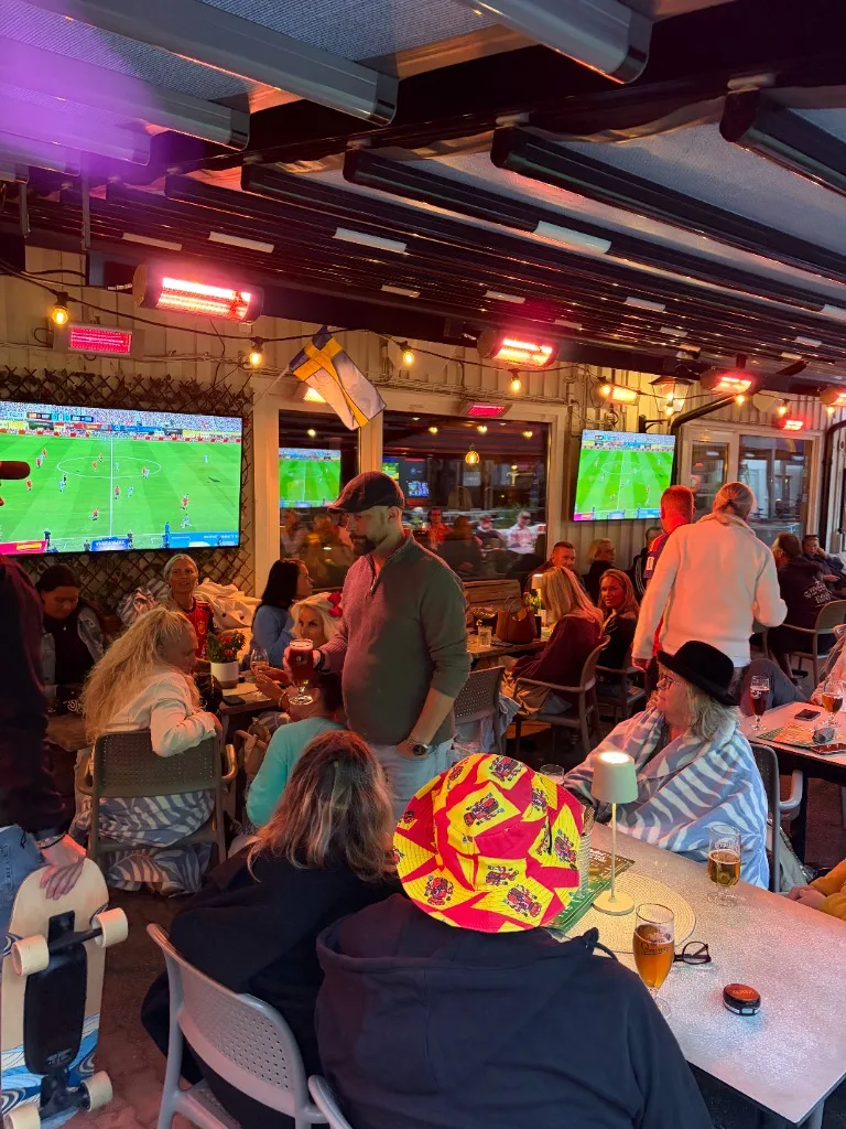 Stämningen i baren på Prinsen Bar & Kök